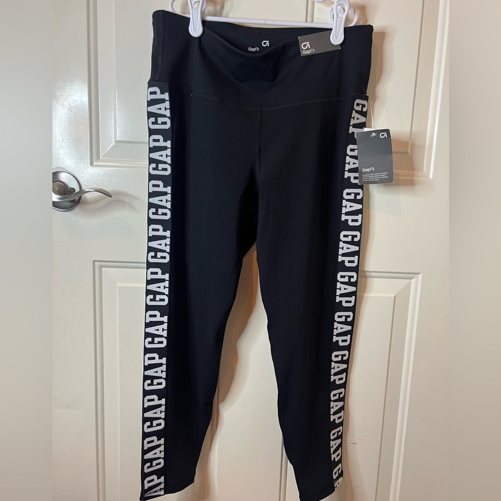 GapFit Medium Leggings Cropped Logo Dry Wicking Breathable New With Tags